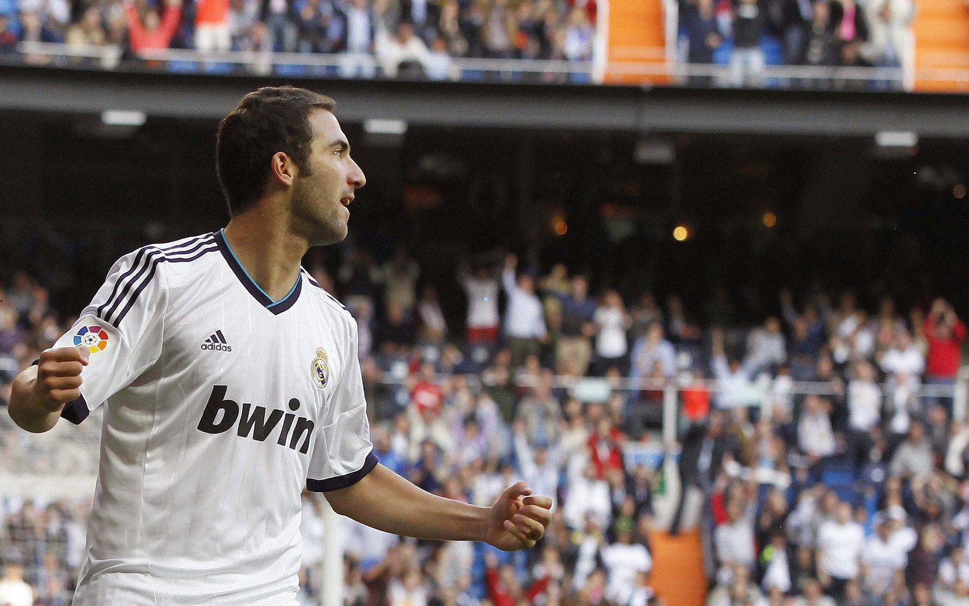 【海星体育】申花夏窗新援阿苏埃表现逊于预期，去年费南多成功光环难再现